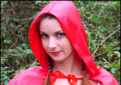 Amber Lily pleased to share with you a free gallery with Amber Lily demonstrating amazing body